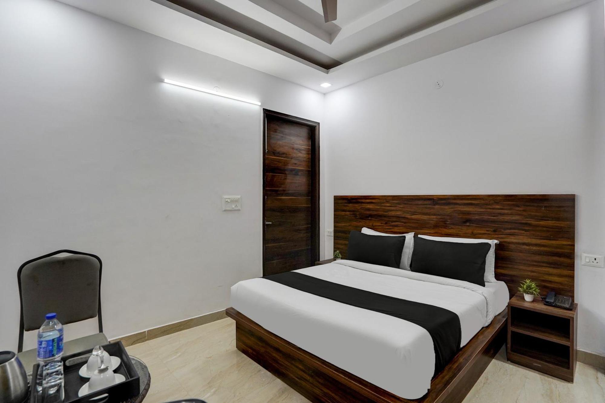 Townhouse Cloud Bay Hotel Gurgaon Ngoại thất bức ảnh