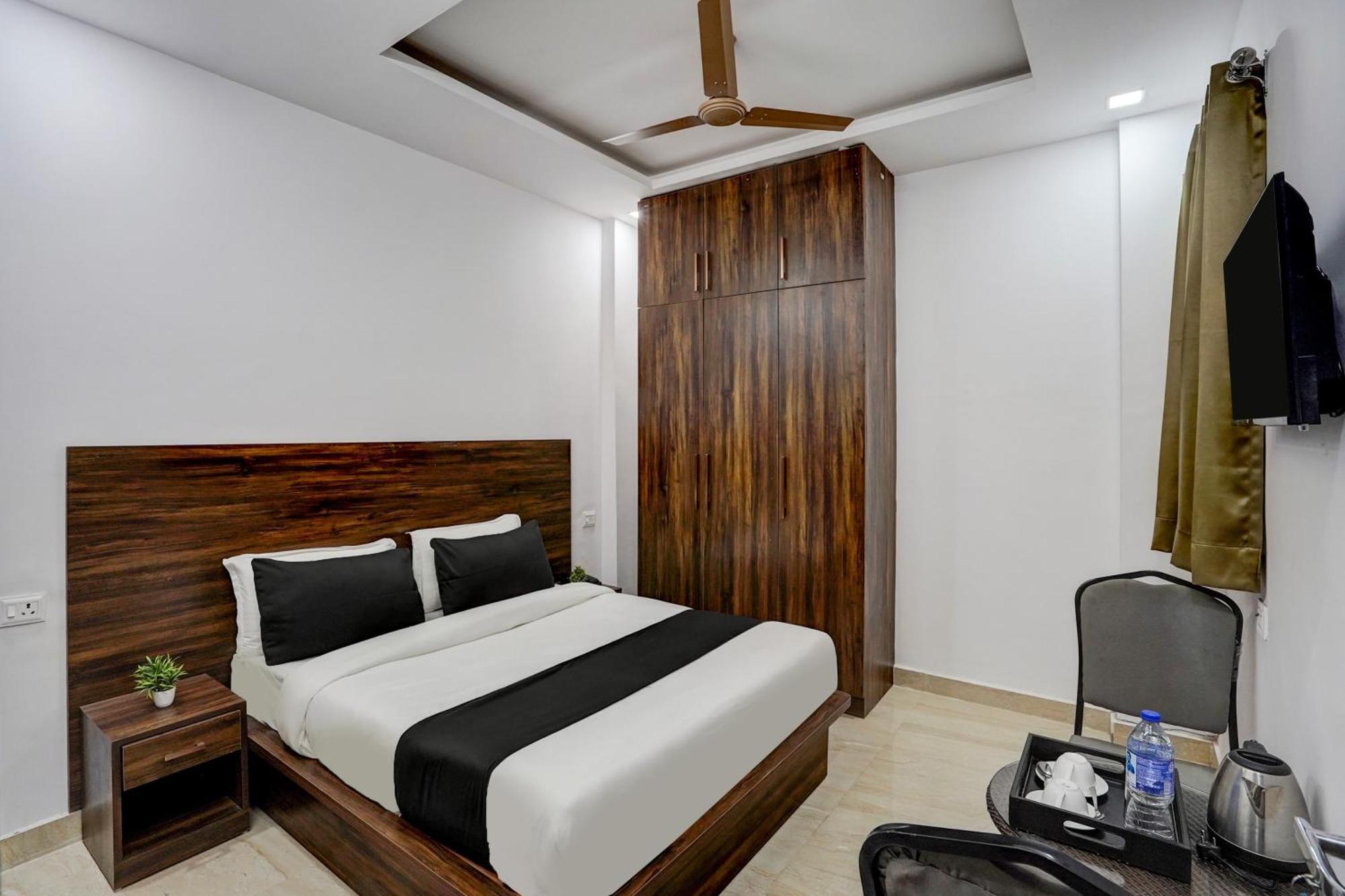 Townhouse Cloud Bay Hotel Gurgaon Ngoại thất bức ảnh