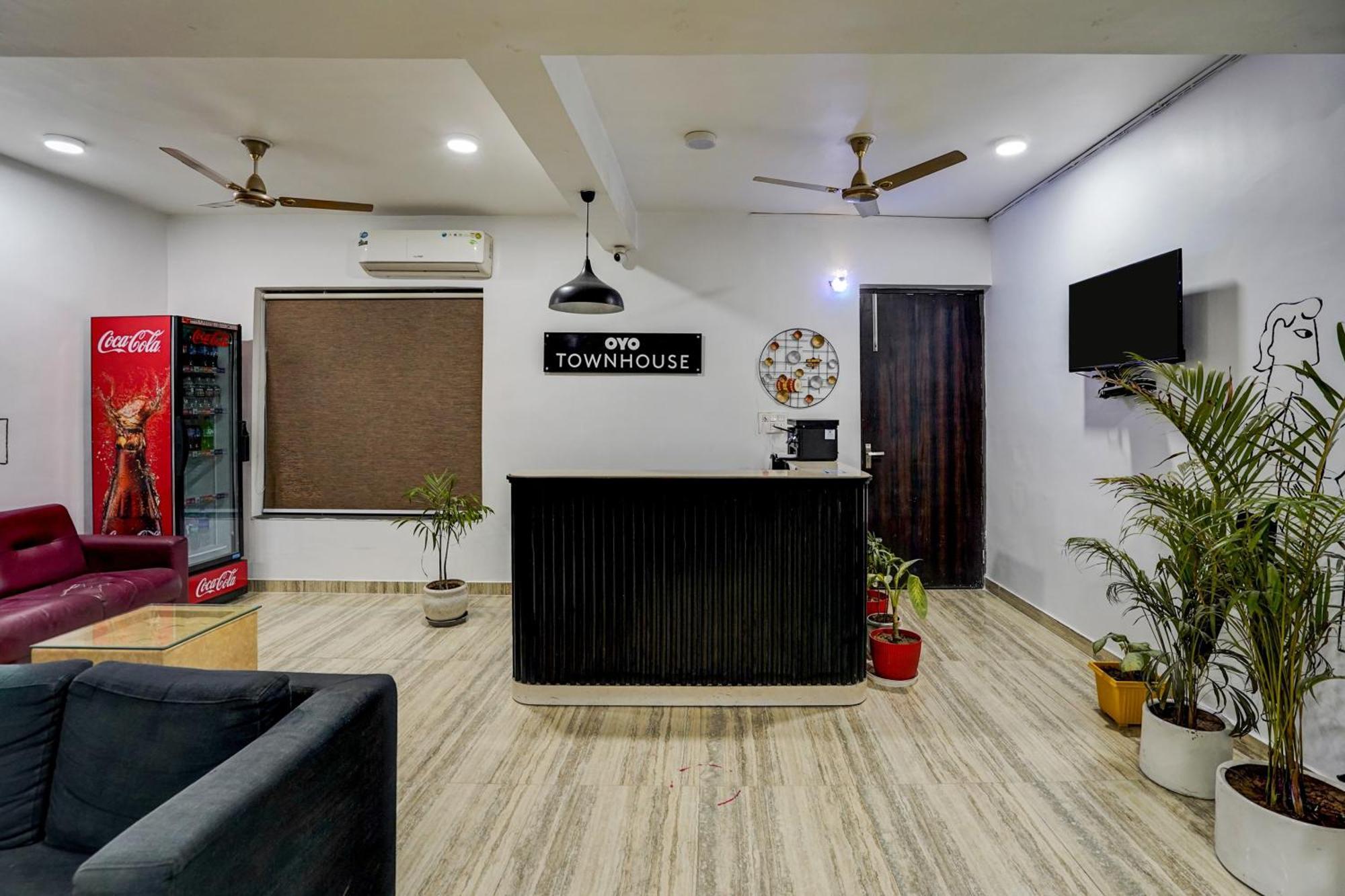 Townhouse Cloud Bay Hotel Gurgaon Ngoại thất bức ảnh