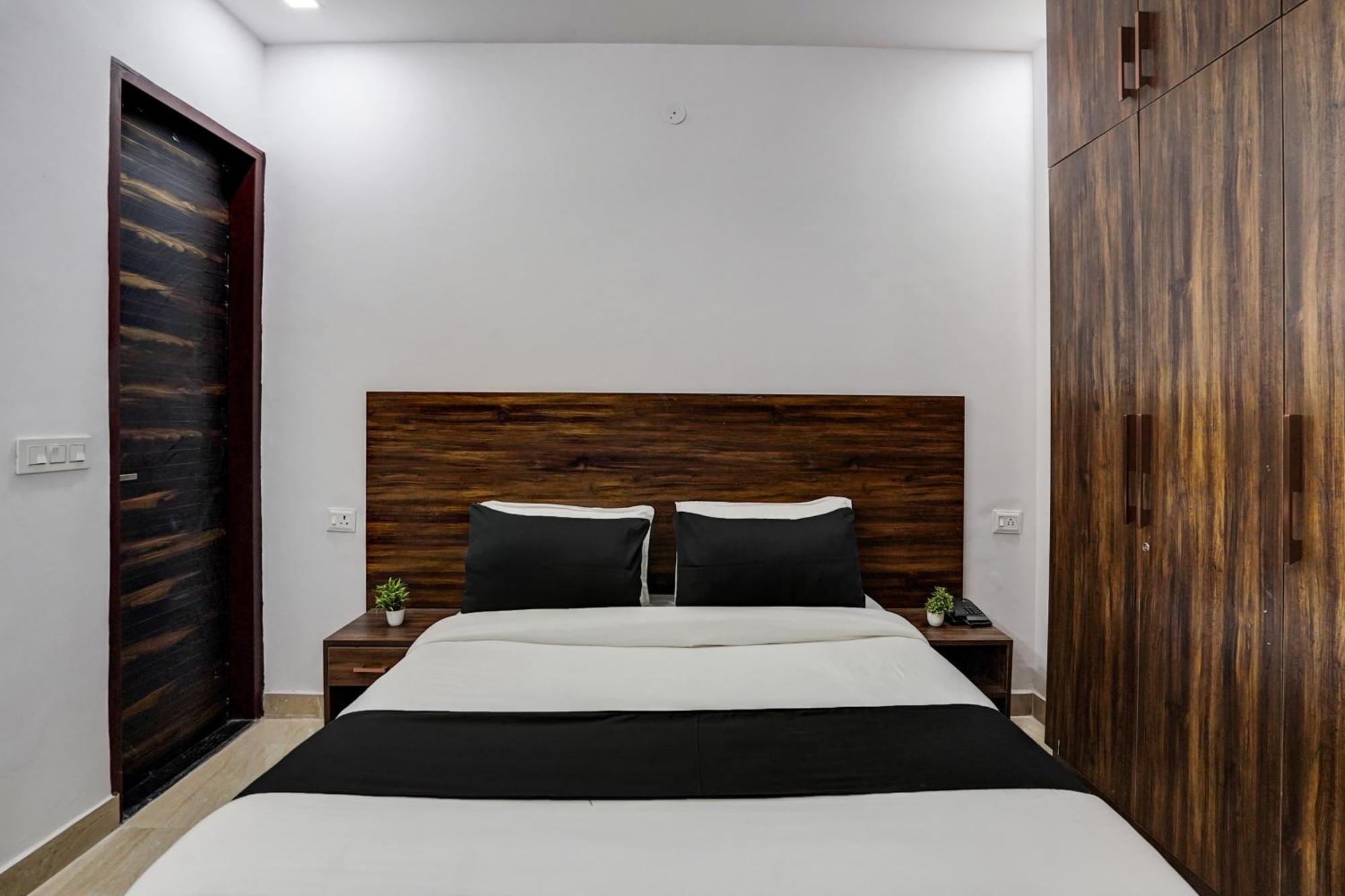 Townhouse Cloud Bay Hotel Gurgaon Ngoại thất bức ảnh
