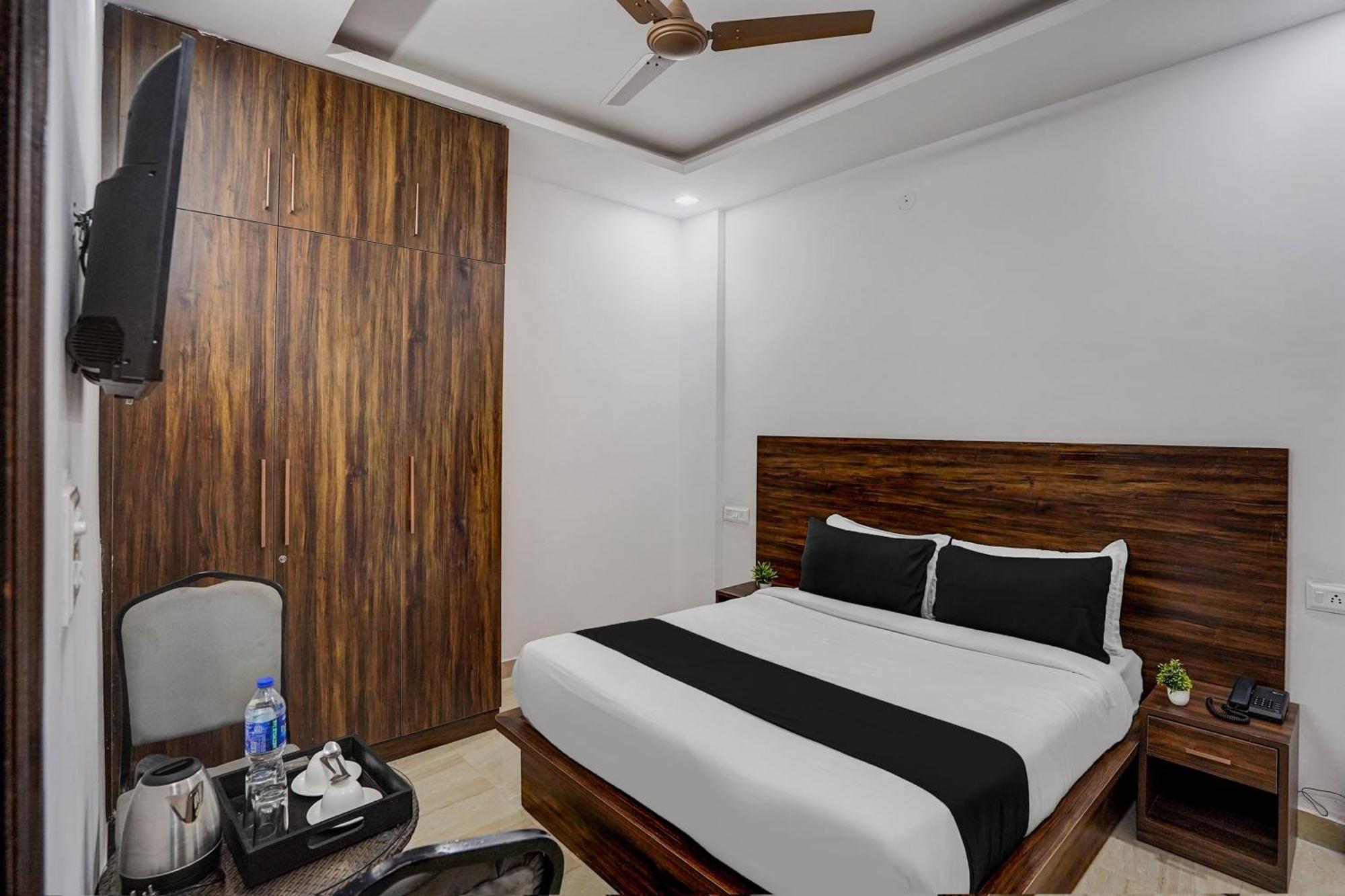 Townhouse Cloud Bay Hotel Gurgaon Ngoại thất bức ảnh