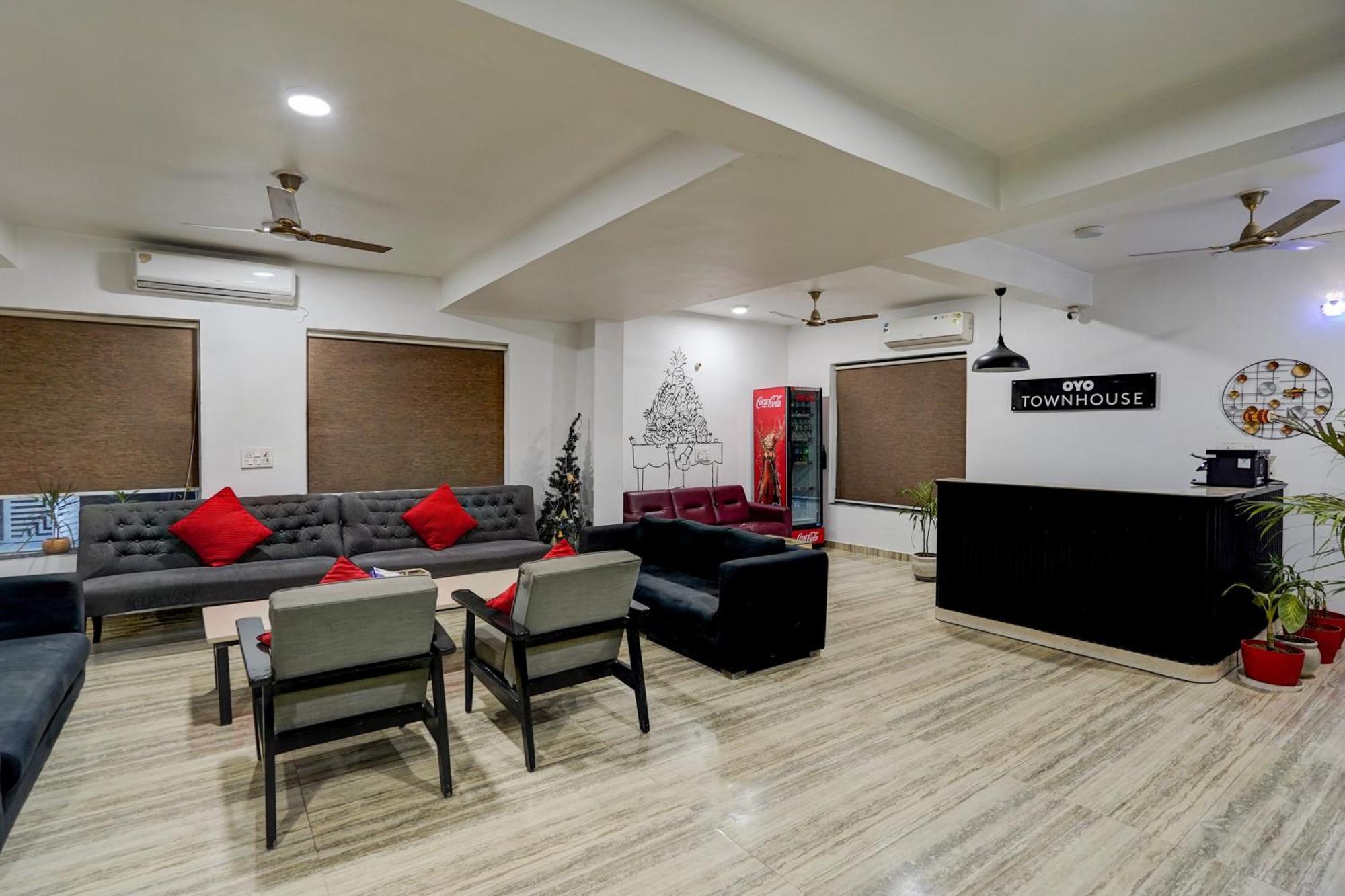 Townhouse Cloud Bay Hotel Gurgaon Ngoại thất bức ảnh