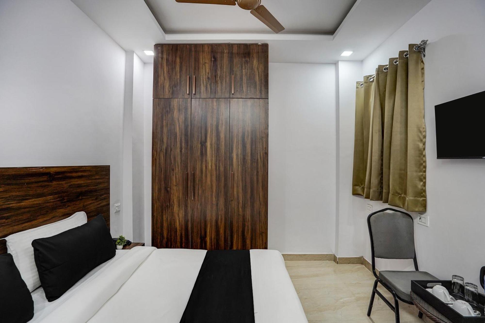 Townhouse Cloud Bay Hotel Gurgaon Ngoại thất bức ảnh