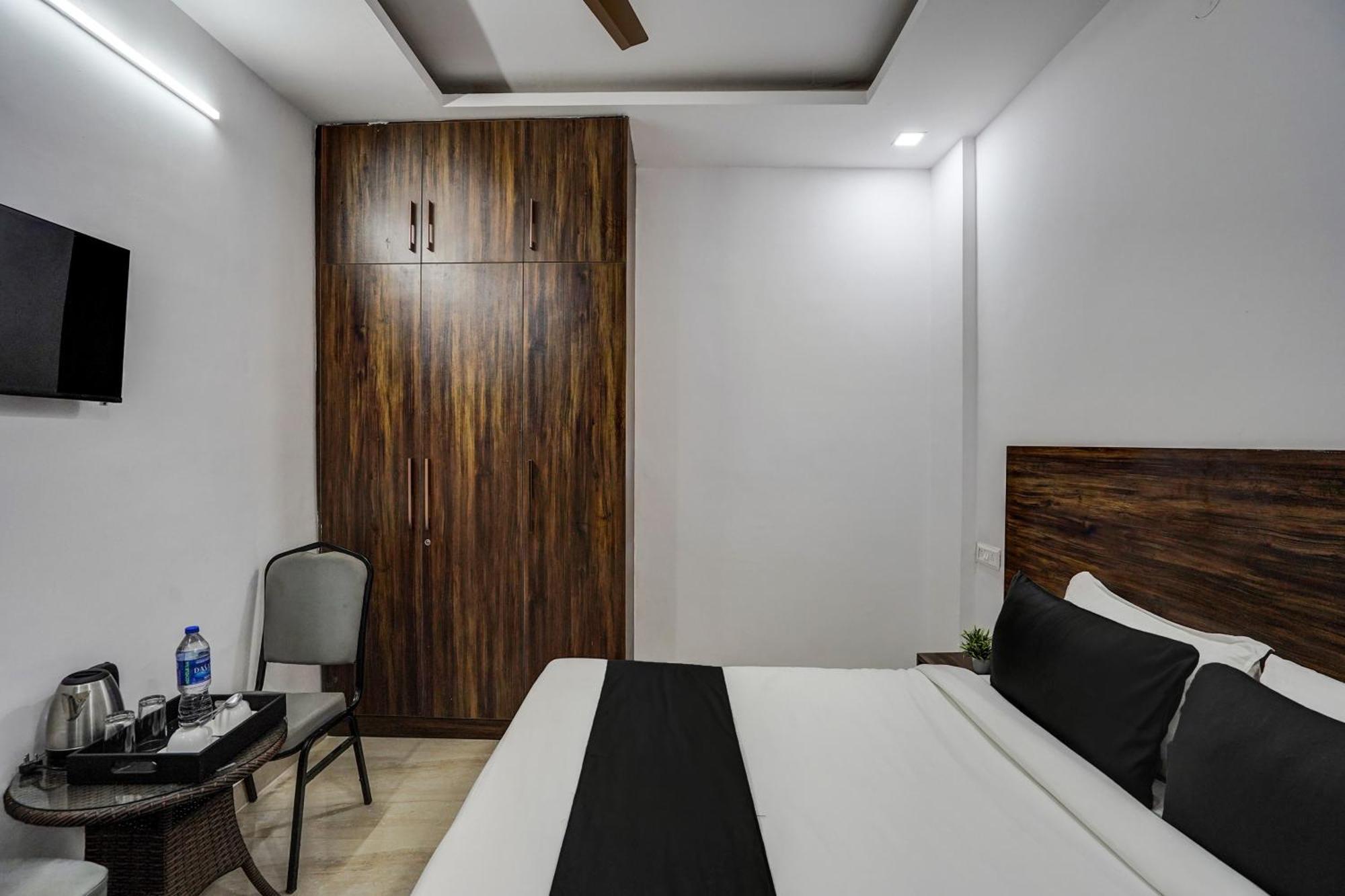 Townhouse Cloud Bay Hotel Gurgaon Ngoại thất bức ảnh