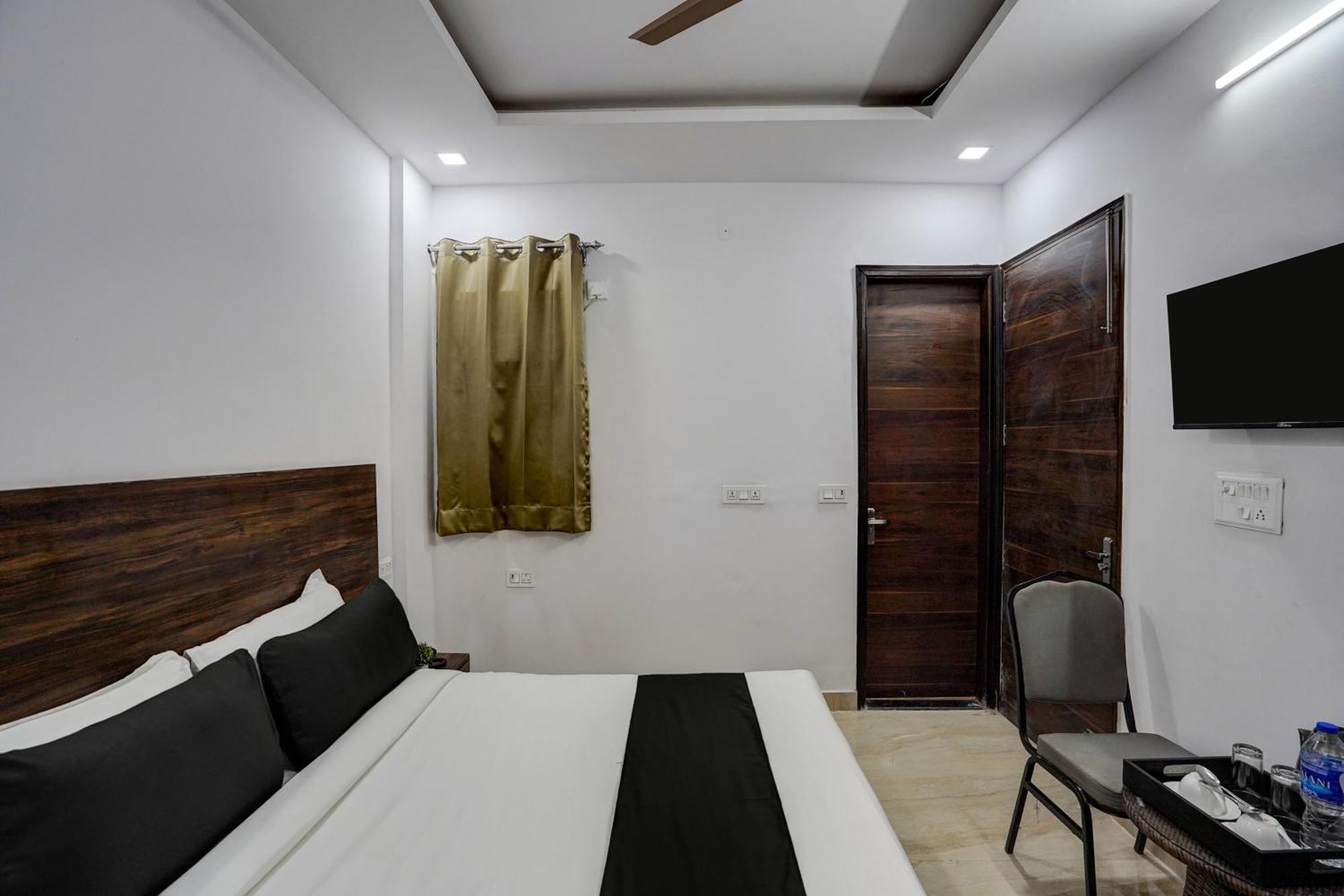 Townhouse Cloud Bay Hotel Gurgaon Ngoại thất bức ảnh