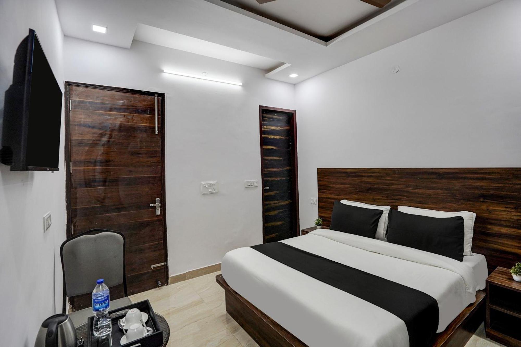 Townhouse Cloud Bay Hotel Gurgaon Ngoại thất bức ảnh